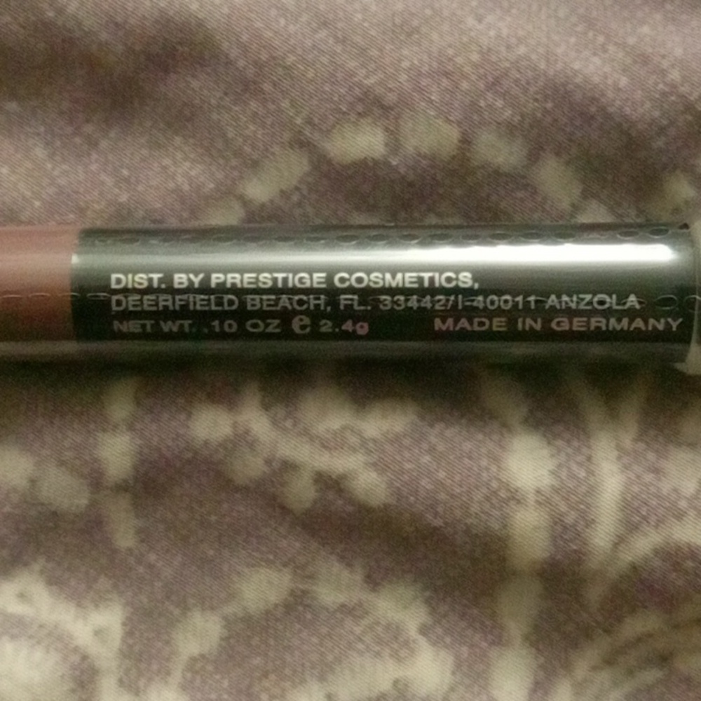 New PRESTIGE Creamy Matte Lipstick Crayon LP-17 Shade - Picture 5 of 7